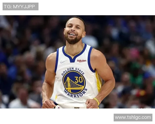 库里荣获月度最佳球员，实至名归